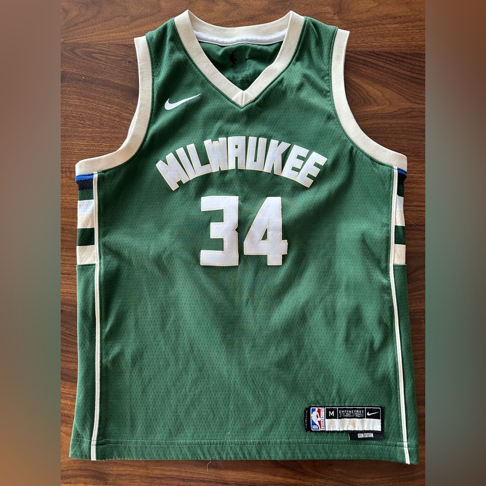 Kid’s Nike Milwaukee Bucks Giannis Antetokoumpo Jersey Size M (9-12)